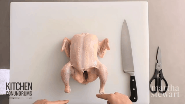 Chưa đầy 1 phút với 2 dụng cụ cơ bản bạn có thể cắt nguyên con gà thành 8 miếng! - Ảnh 2.