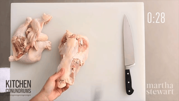 Chưa đầy 1 phút với 2 dụng cụ cơ bản bạn có thể cắt nguyên con gà thành 8 miếng! - Ảnh 5.
