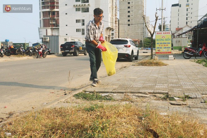 Quá yêu Đà Nẵng, chàng trai Tây lặng lẽ nhặt rác mỗi ngày: “Tôi không muốn thành phố này mất đẹp trong lòng du khách - Ảnh 11.