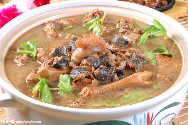 Chuột bao tử ăn sống, gà khô để nguyên lông là 2 trong 5 món ăn kỳ quái nhất Trung Quốc, người phàm ăn nhất cũng ái ngại - Ảnh 12.