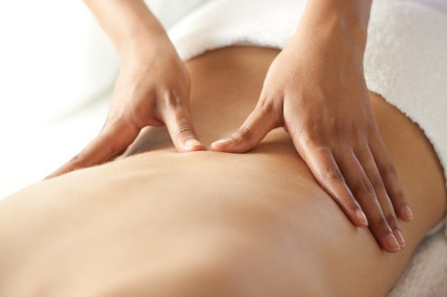 Nghiện dịch vụ từ A tới Z ở tiệm masage vì chồng trốn yêu - Ảnh 1.