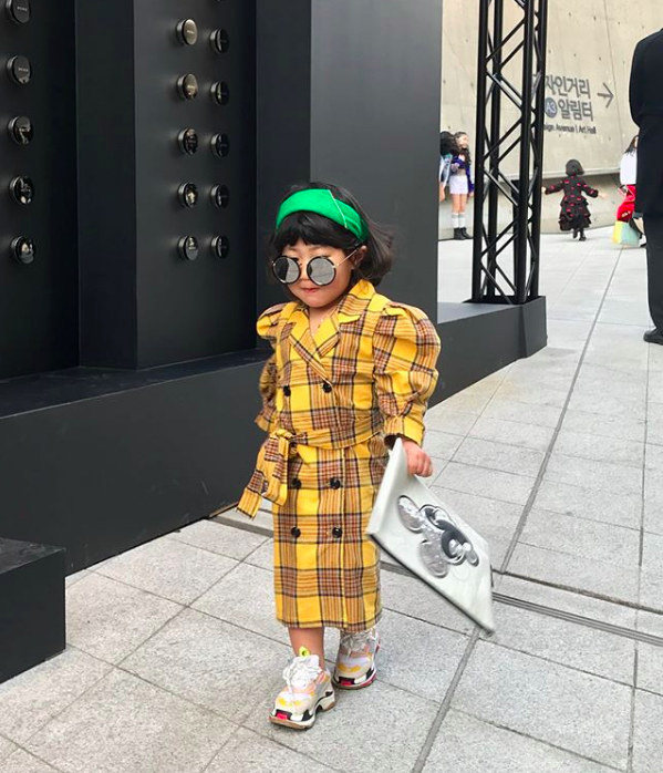 Đến hẹn lại lên, loạt nhóc tì khuấy đảo Tuần lễ Thời Trang Seoul 2018 với loạt street style cực chất cùng thần thái pose ảnh còn hơn cả người lớn - Ảnh 14.