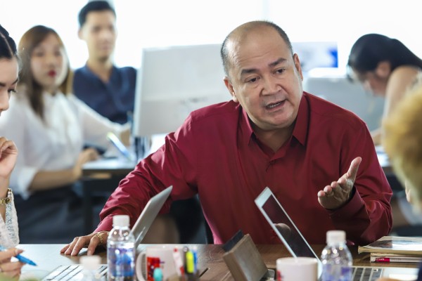 Giống Trường Giang, Trịnh Thăng Bình phải lựa chọn giữa sự nghiệp - gia đình trong ‘Ông ngoại tuổi 30’! - Ảnh 25.