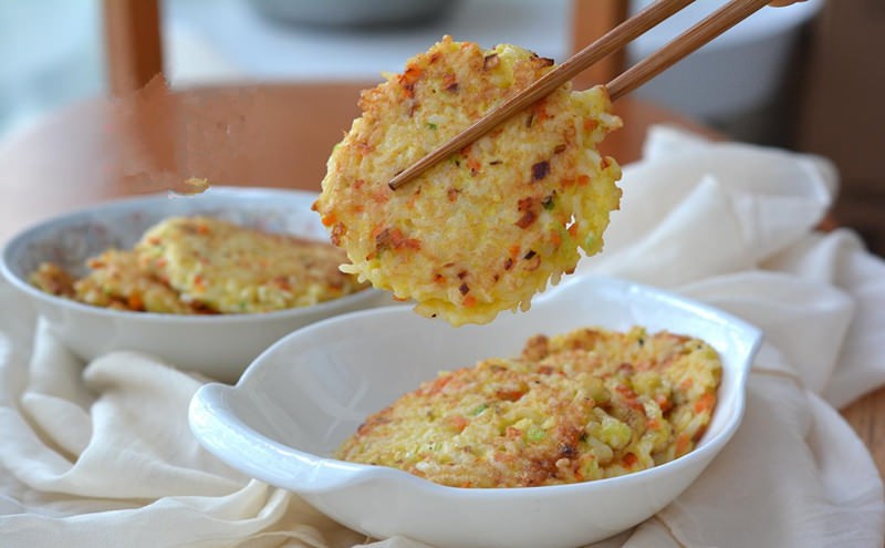 Trộn cơm nguội với trứng sống, tưởng làm chơi ngờ đâu có được món ngon không tưởng - Ảnh 5. Trộn cơm nguội với trứng sống, tưởng làm chơi ngờ đâu có được món ngon không tưởng - Ảnh 5.