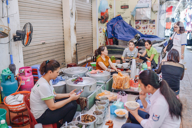 Thiên đường ăn vặt - chợ Cát Bi: Ăn hết sạch món ngon Hải Phòng chỉ với 100.000 đồng là chuyện vô cùng đơn giản! - Ảnh 12.