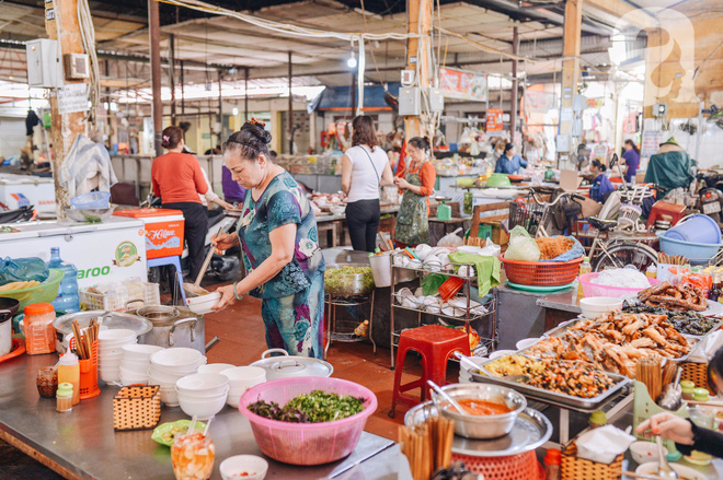 Thiên đường ăn vặt - chợ Cát Bi: Ăn hết sạch món ngon Hải Phòng chỉ với 100.000 đồng là chuyện vô cùng đơn giản! - Ảnh 2.