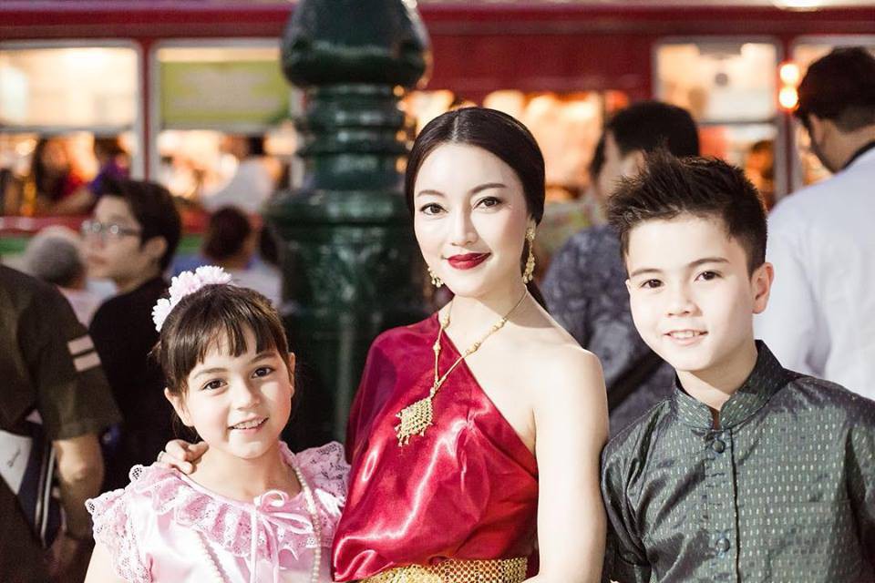 Cặp anh em xinh như thiên thần nhưng khi xem ảnh bố mẹ, mọi người còn ngỡ ngàng hơn - Ảnh 22.