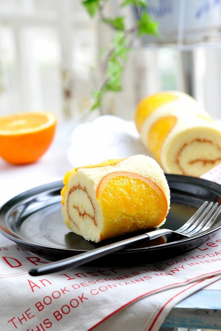 Bánh bông lan cuộn cam mềm ẩm thơm phức ăn 1 lại muốn ăn 2 - Ảnh 5. Bánh bông lan cuộn cam mềm ẩm thơm phức ăn 1 lại muốn ăn 2 - Ảnh 5.