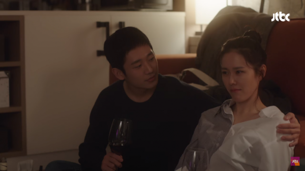 ‘Mệt mỏi’ với gần 50 cảnh ôm - hôn của Son Ye Jin và Jung Hae In trong ‘Chị đẹp mua cơm ngon cho tôi’ - Ảnh 11.