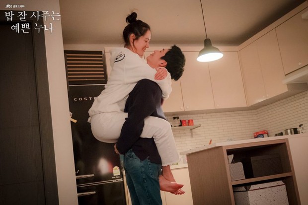 ‘Mệt mỏi’ với gần 50 cảnh ôm - hôn của Son Ye Jin và Jung Hae In trong ‘Chị đẹp mua cơm ngon cho tôi’ - Ảnh 20.