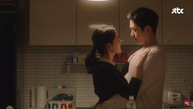 ‘Mệt mỏi’ với gần 50 cảnh ôm - hôn của Son Ye Jin và Jung Hae In trong ‘Chị đẹp mua cơm ngon cho tôi’ - Ảnh 3.