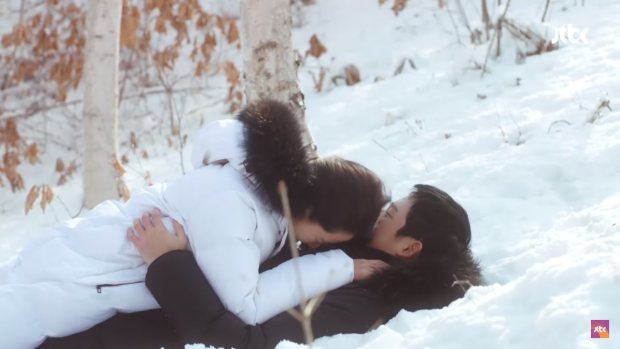 ‘Mệt mỏi’ với gần 50 cảnh ôm - hôn của Son Ye Jin và Jung Hae In trong ‘Chị đẹp mua cơm ngon cho tôi’ - Ảnh 22.