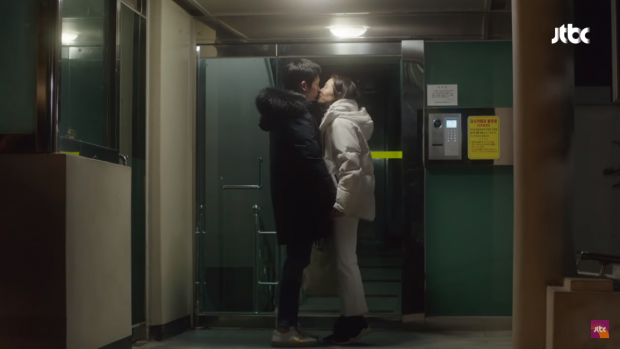 ‘Mệt mỏi’ với gần 50 cảnh ôm - hôn của Son Ye Jin và Jung Hae In trong ‘Chị đẹp mua cơm ngon cho tôi’ - Ảnh 30.