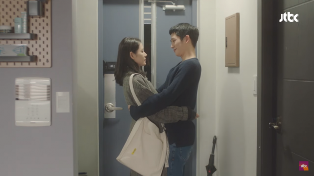‘Mệt mỏi’ với gần 50 cảnh ôm - hôn của Son Ye Jin và Jung Hae In trong ‘Chị đẹp mua cơm ngon cho tôi’ - Ảnh 37.