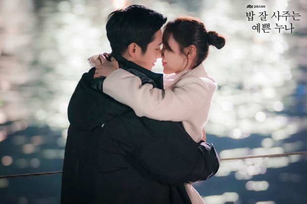 ‘Mệt mỏi’ với gần 50 cảnh ôm - hôn của Son Ye Jin và Jung Hae In trong ‘Chị đẹp mua cơm ngon cho tôi’ - Ảnh 6.