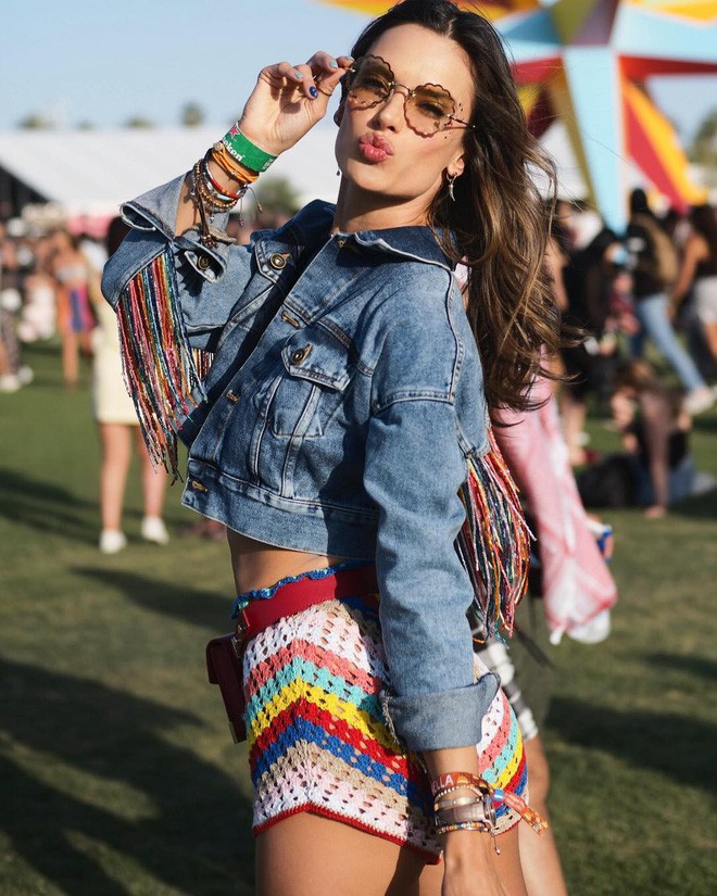 Học style của các bạn trẻ tại Coachella 2018 để lên đồ thật đỉnh cho mùa quẩy sắp tới - Ảnh 22.