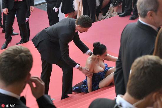 Các người đẹp vô danh Hoa ngữ chi bao nhiêu tiền để được đi thảm đỏ Cannes? - Ảnh 1. Các người đẹp vô danh Hoa ngữ chi bao nhiêu tiền để được đi thảm đỏ Cannes? - Ảnh 1.