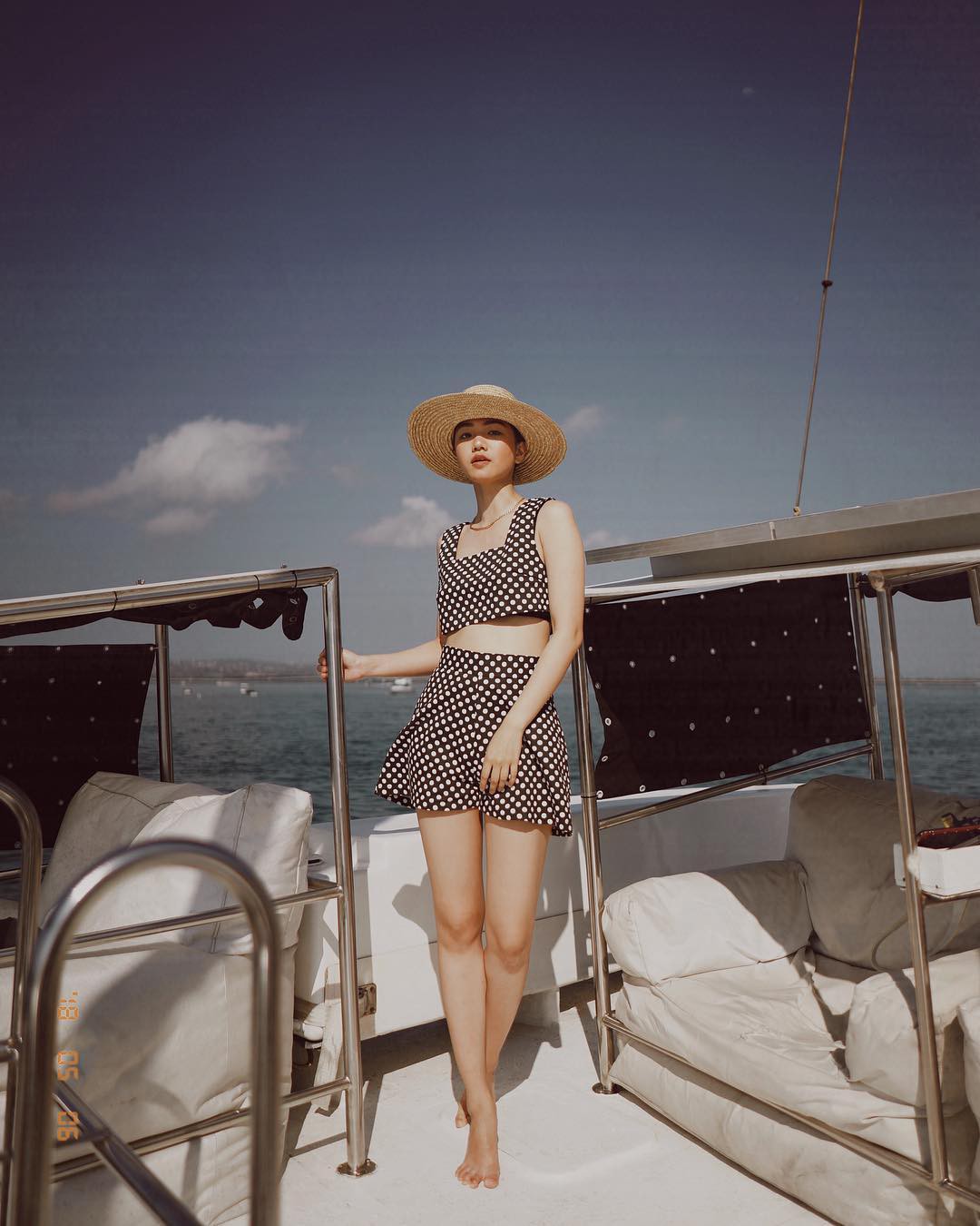 Đâu chỉ mỗi họa tiết hoa, những chấm bi nhỏ xinh cũng điệu đà và duyên dáng lắm nhé! - Ảnh 6. Đâu chỉ mỗi họa tiết hoa, những chấm bi nhỏ xinh cũng điệu đà và duyên dáng lắm nhé! - Ảnh 6.