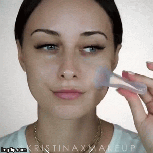 Nhìn thì buồn cười nhưng phương pháp dùng cốc massage này lại giúp khuôn mặt trẻ ra mấy tuổi - Ảnh 4. Nhìn thì buồn cười nhưng phương pháp dùng cốc massage này lại giúp khuôn mặt trẻ ra mấy tuổi - Ảnh 4.