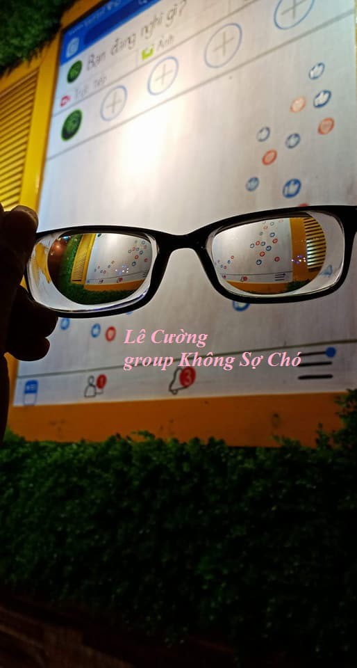 Không thể tin nổi có người lại cận tới 19 độ, và đây là chiếc kính bất ly thân của anh chàng - Ảnh 1. Không thể tin nổi có người lại cận tới 19 độ, và đây là chiếc kính bất ly thân của anh chàng - Ảnh 1.