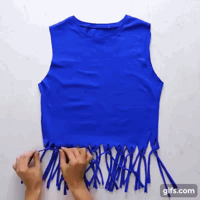 Lỡ tay làm hỏng chiếc áo phông trong lúc ủi, cô gái có cách chữa cháy cực thông minh, chị em thi nhau học hỏi - Ảnh 7. Lỡ tay làm hỏng chiếc áo phông trong lúc ủi, cô gái có cách chữa cháy cực thông minh, chị em thi nhau học hỏi - Ảnh 7.