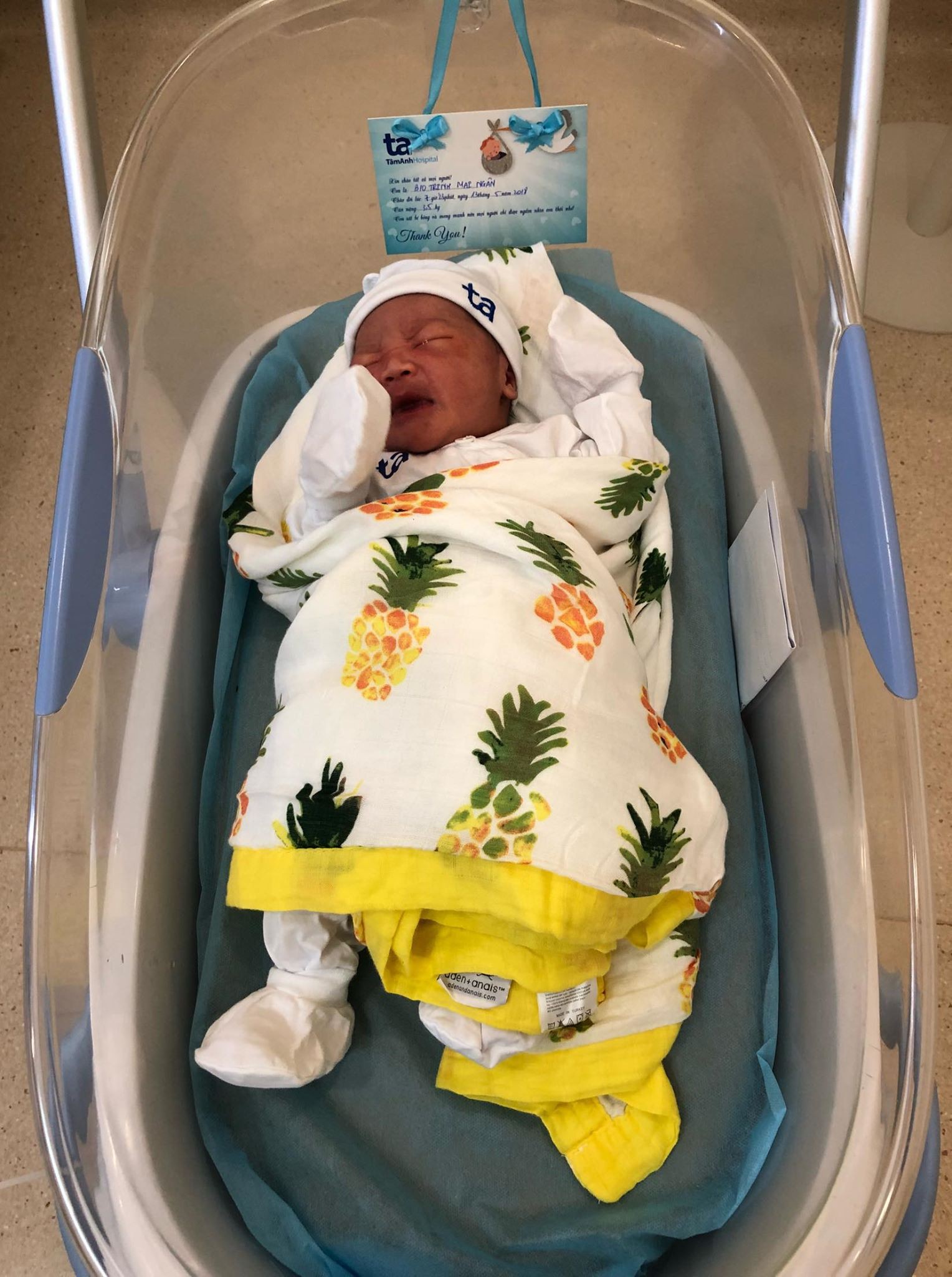 Con ị rồi anh ơi! - Câu nói khiến nhiều ông bố bà mẹ nhảy cẫng lên vui mừng còn hơn cả tin nhắn báo lương - Ảnh 1. Con ị rồi anh ơi! - Câu nói khiến nhiều ông bố bà mẹ nhảy cẫng lên vui mừng còn hơn cả tin nhắn báo lương - Ảnh 1.