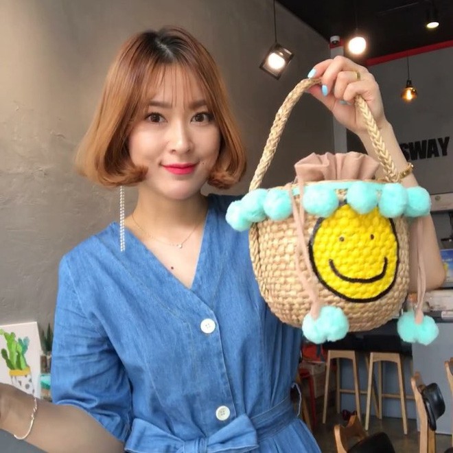 Chân dung xinh như hot girl của bà mẹ suốt ngày chụp ảnh dìm con trên MXH - Ảnh 2. Chân dung xinh như hot girl của bà mẹ suốt ngày chụp ảnh dìm con trên MXH - Ảnh 2.