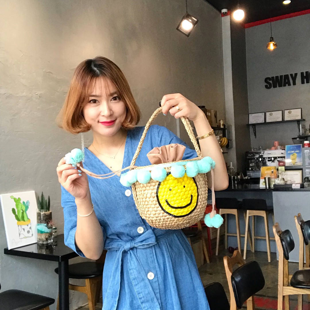 Chân dung xinh như hot girl của bà mẹ suốt ngày chụp ảnh dìm con trên MXH - Ảnh 3. Chân dung xinh như hot girl của bà mẹ suốt ngày chụp ảnh dìm con trên MXH - Ảnh 3.