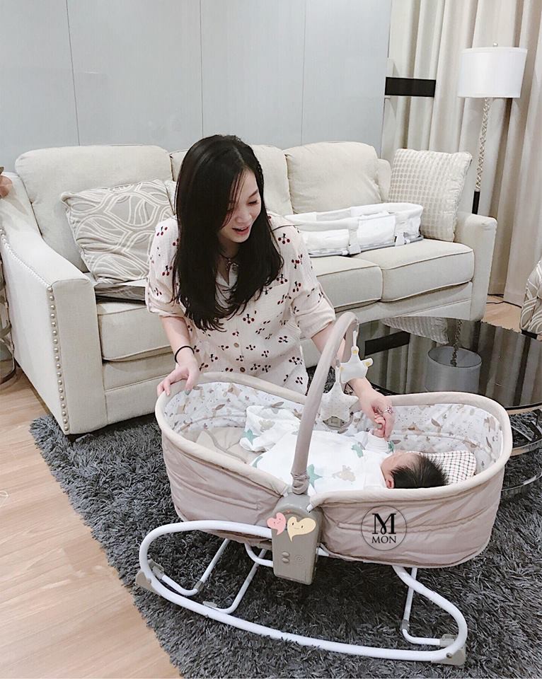 Cuối tuần của các hot mom: mẹ 4 con Hằng Túi khoe nhan sắc bầu bí trong veo, Huyền Baby diện đồ hiệu sang chảnh ngút ngàn - Ảnh 5. Cuối tuần của các hot mom: mẹ 4 con Hằng Túi khoe nhan sắc bầu bí trong veo, Huyền Baby diện đồ hiệu sang chảnh ngút ngàn - Ảnh 5.