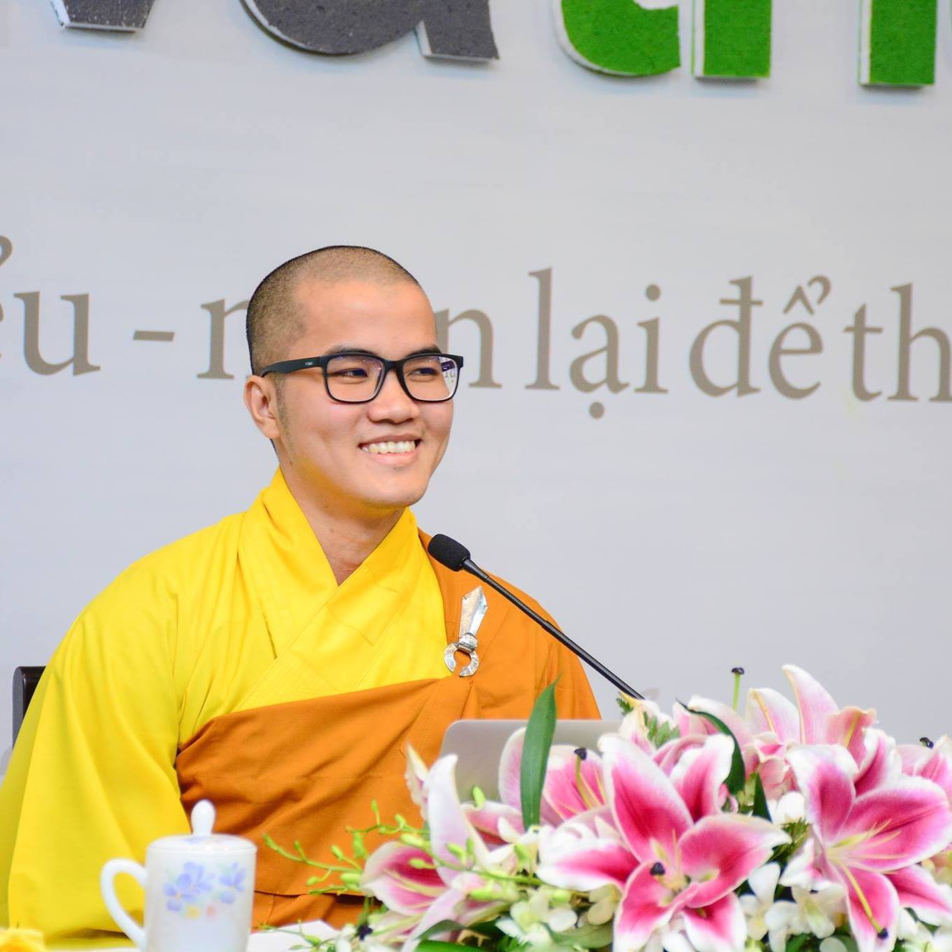 Sư thầy chùa Hoằng Pháp nhận học bổng toàn phần ĐH Harvard: Nếu có đam mê hãy đứng dậy và hành động ngay, đừng ngồi đó suy nghĩ nữa - Ảnh 2. Sư thầy chùa Hoằng Pháp nhận học bổng toàn phần ĐH Harvard: Nếu có đam mê hãy đứng dậy và hành động ngay, đừng ngồi đó suy nghĩ nữa - Ảnh 2.