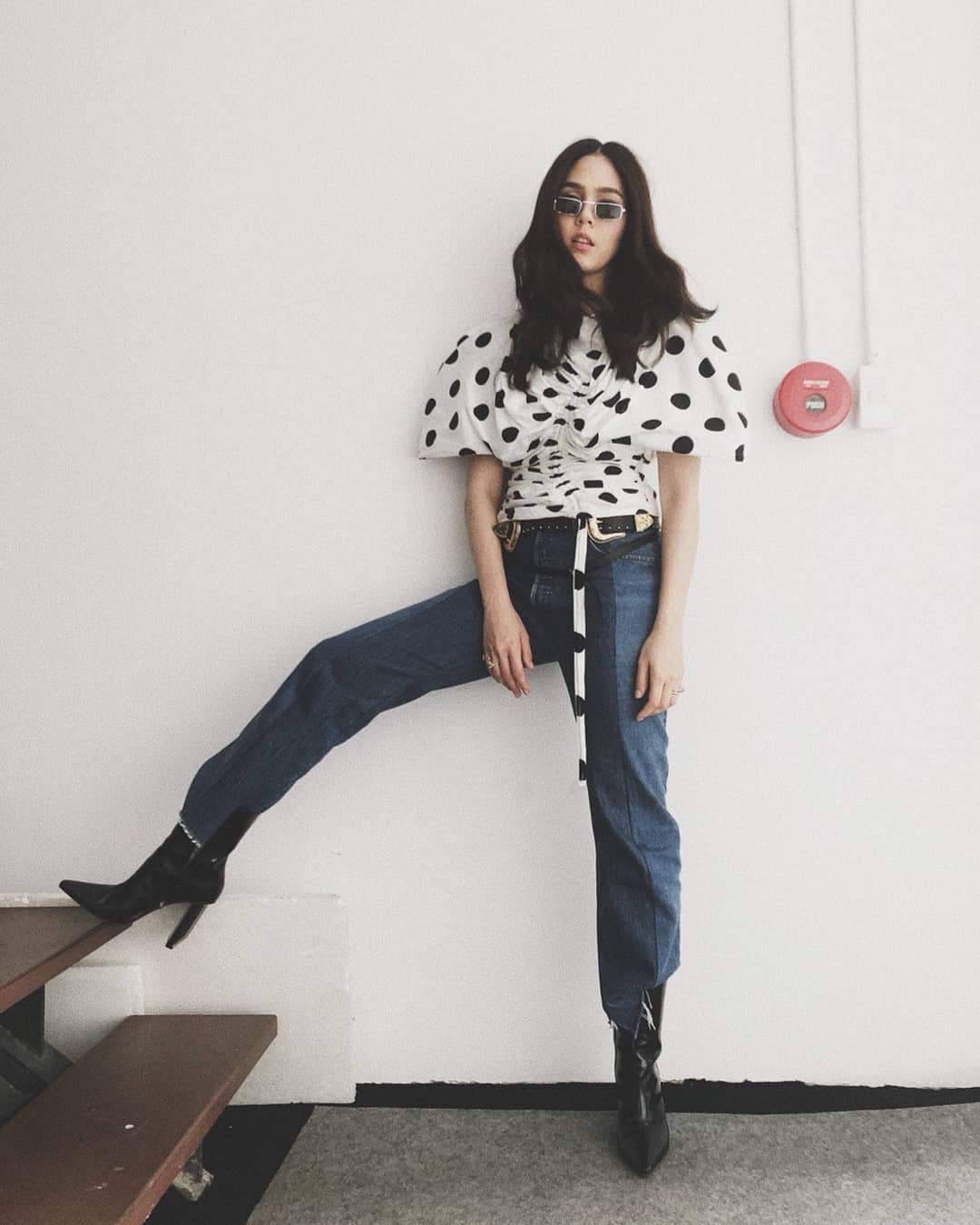 “Nữ hoàng” thướt tha trên thảm đỏ, nhưng Chompoo Araya lại có gu thời trang cực “men” ngoài đời - Ảnh 6. “Nữ hoàng” thướt tha trên thảm đỏ, nhưng Chompoo Araya lại có gu thời trang cực “men” ngoài đời - Ảnh 6.