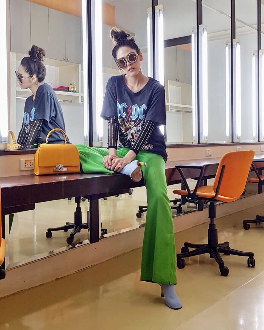 “Nữ hoàng” thướt tha trên thảm đỏ, nhưng Chompoo Araya lại có gu thời trang cực “men” ngoài đời - Ảnh 19. “Nữ hoàng” thướt tha trên thảm đỏ, nhưng Chompoo Araya lại có gu thời trang cực “men” ngoài đời - Ảnh 19.