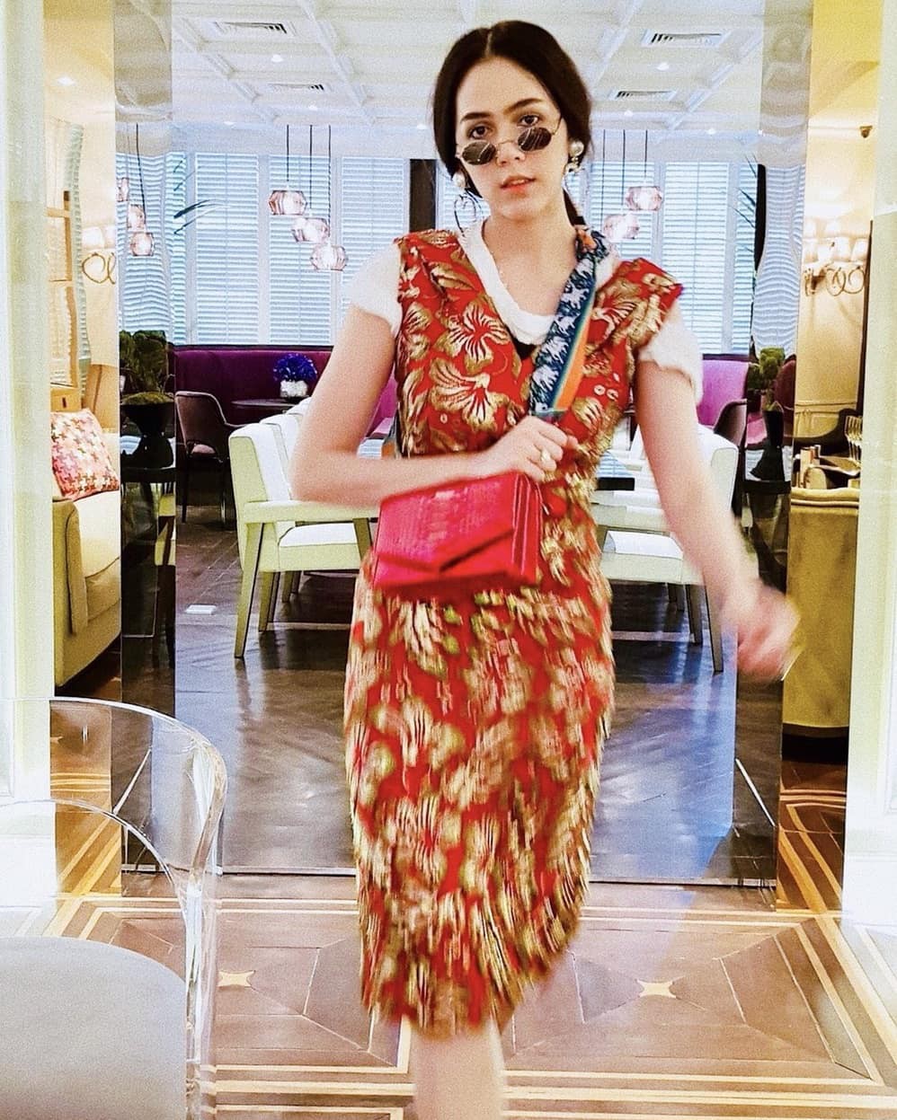 “Nữ hoàng” thướt tha trên thảm đỏ, nhưng Chompoo Araya lại có gu thời trang cực “men” ngoài đời - Ảnh 14. “Nữ hoàng” thướt tha trên thảm đỏ, nhưng Chompoo Araya lại có gu thời trang cực “men” ngoài đời - Ảnh 14.