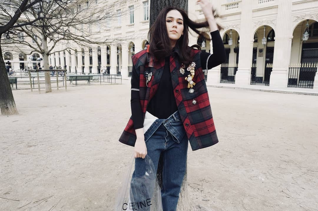 “Nữ hoàng” thướt tha trên thảm đỏ, nhưng Chompoo Araya lại có gu thời trang cực “men” ngoài đời - Ảnh 12. “Nữ hoàng” thướt tha trên thảm đỏ, nhưng Chompoo Araya lại có gu thời trang cực “men” ngoài đời - Ảnh 12.