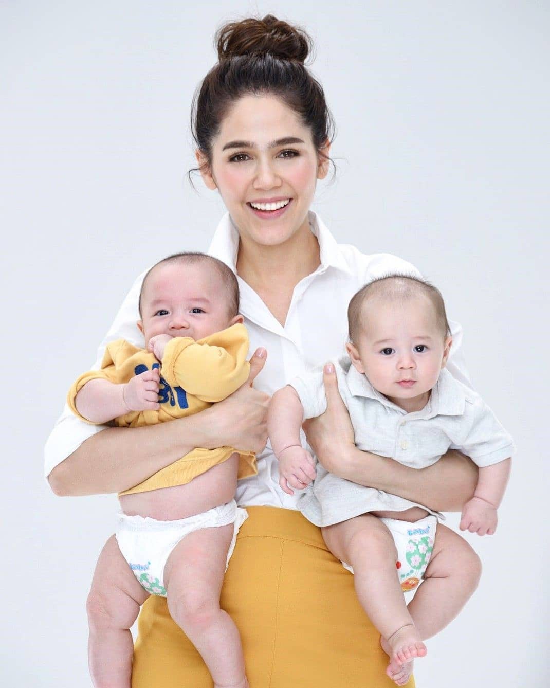 “Nữ hoàng” thướt tha trên thảm đỏ, nhưng Chompoo Araya lại có gu thời trang cực “men” ngoài đời - Ảnh 16. “Nữ hoàng” thướt tha trên thảm đỏ, nhưng Chompoo Araya lại có gu thời trang cực “men” ngoài đời - Ảnh 16.