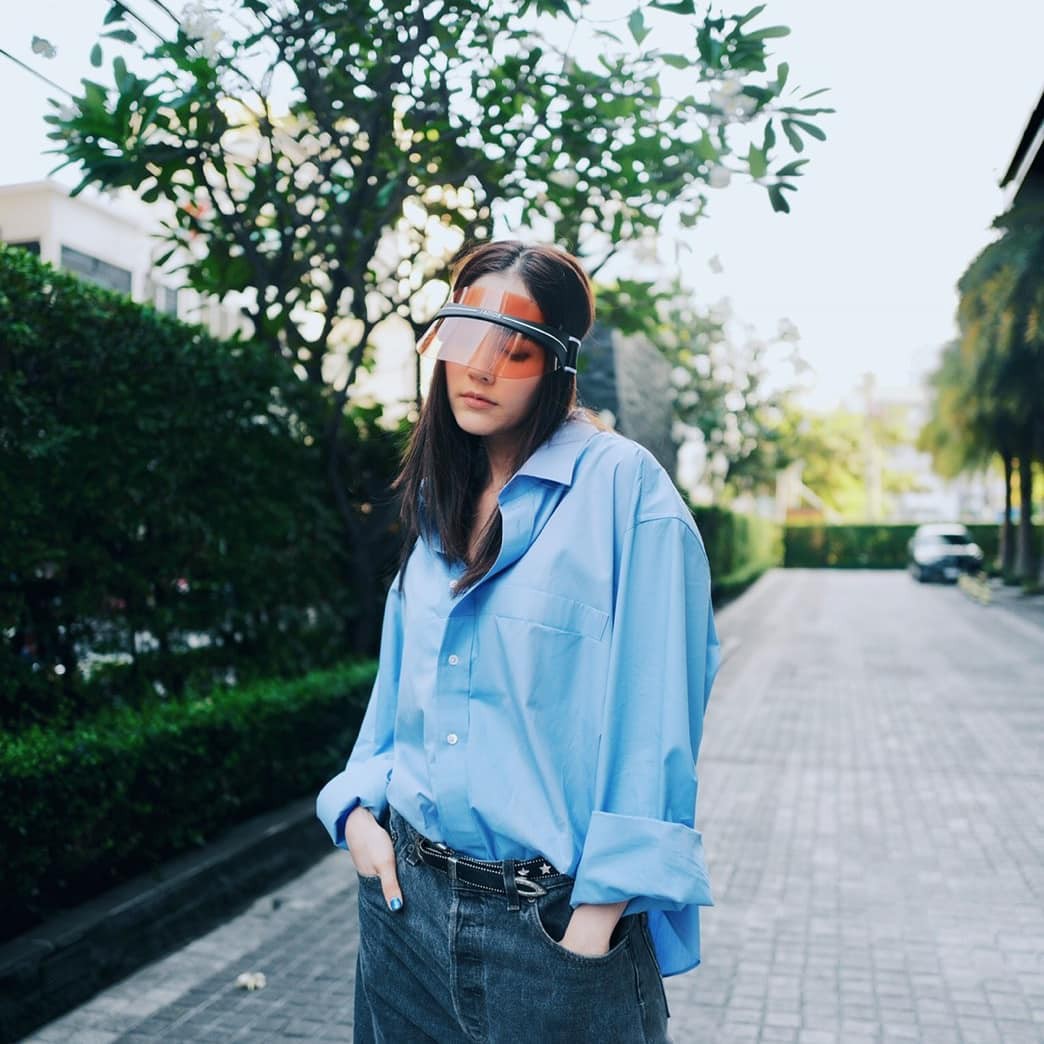 “Nữ hoàng” thướt tha trên thảm đỏ, nhưng Chompoo Araya lại có gu thời trang cực “men” ngoài đời - Ảnh 18. “Nữ hoàng” thướt tha trên thảm đỏ, nhưng Chompoo Araya lại có gu thời trang cực “men” ngoài đời - Ảnh 18.