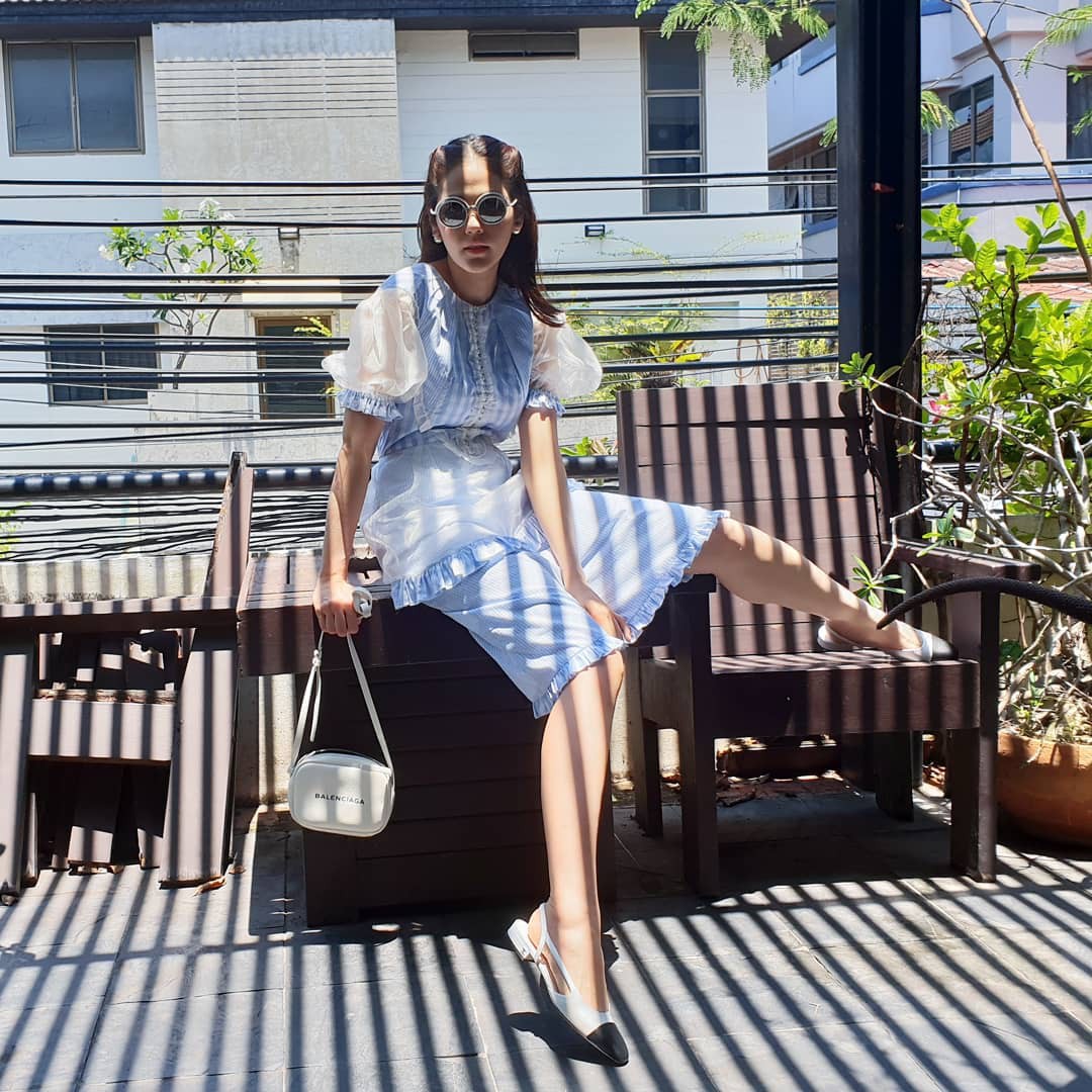 “Nữ hoàng” thướt tha trên thảm đỏ, nhưng Chompoo Araya lại có gu thời trang cực “men” ngoài đời - Ảnh 13. “Nữ hoàng” thướt tha trên thảm đỏ, nhưng Chompoo Araya lại có gu thời trang cực “men” ngoài đời - Ảnh 13.