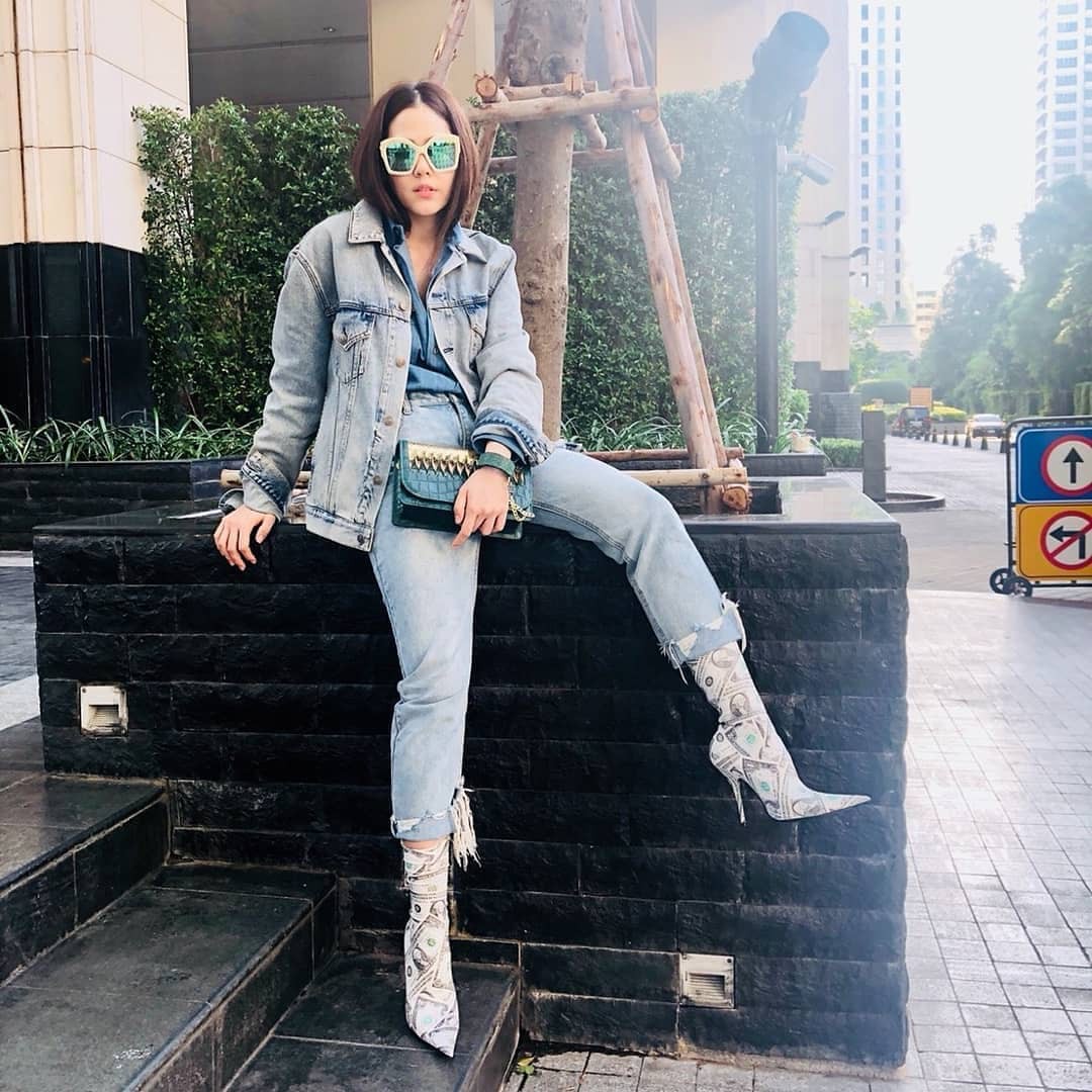 “Nữ hoàng” thướt tha trên thảm đỏ, nhưng Chompoo Araya lại có gu thời trang cực “men” ngoài đời - Ảnh 5. “Nữ hoàng” thướt tha trên thảm đỏ, nhưng Chompoo Araya lại có gu thời trang cực “men” ngoài đời - Ảnh 5.