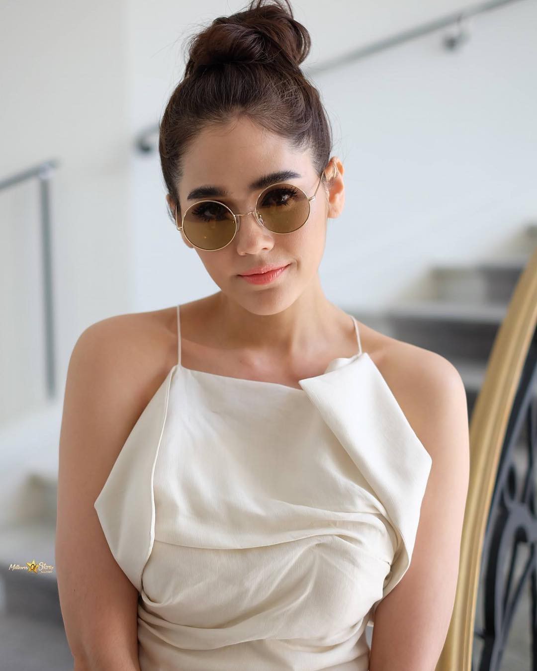 “Nữ hoàng” thướt tha trên thảm đỏ, nhưng Chompoo Araya lại có gu thời trang cực “men” ngoài đời - Ảnh 17. “Nữ hoàng” thướt tha trên thảm đỏ, nhưng Chompoo Araya lại có gu thời trang cực “men” ngoài đời - Ảnh 17.