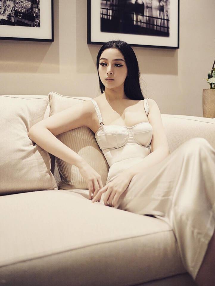 Cuối tuần của các hot mom: mẹ 4 con Hằng Túi khoe nhan sắc bầu bí trong veo, Huyền Baby diện đồ hiệu sang chảnh ngút ngàn - Ảnh 4. Cuối tuần của các hot mom: mẹ 4 con Hằng Túi khoe nhan sắc bầu bí trong veo, Huyền Baby diện đồ hiệu sang chảnh ngút ngàn - Ảnh 4.