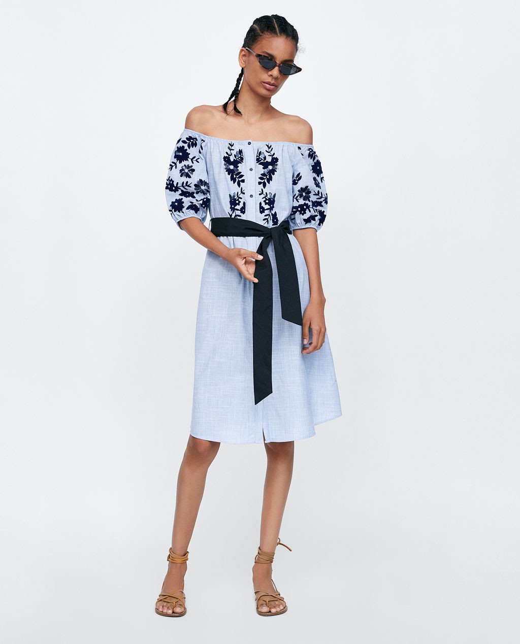 Lần đầu lộ diện sau đám cưới hoàng gia, Kate Middleton chọn đầm Zara cùng túi tote vô cùng thoải mái - Ảnh 5. Lần đầu lộ diện sau đám cưới hoàng gia, Kate Middleton chọn đầm Zara cùng túi tote vô cùng thoải mái - Ảnh 5.