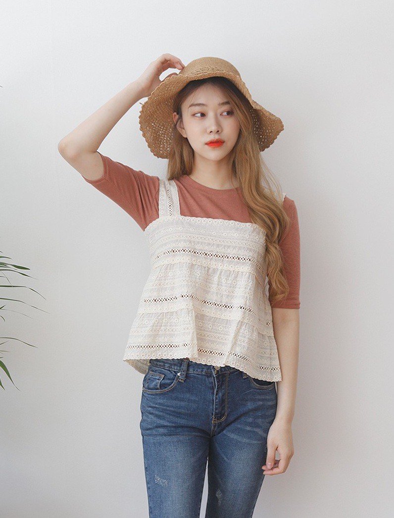 Chiếc áo 2 dây trông cực đơn giản này lại là món đồ chiếm sóng mạng xã hội Hàn Quốc thời gian gần đây - Ảnh 7. Chiếc áo 2 dây trông cực đơn giản này lại là món đồ chiếm sóng mạng xã hội Hàn Quốc thời gian gần đây - Ảnh 7.