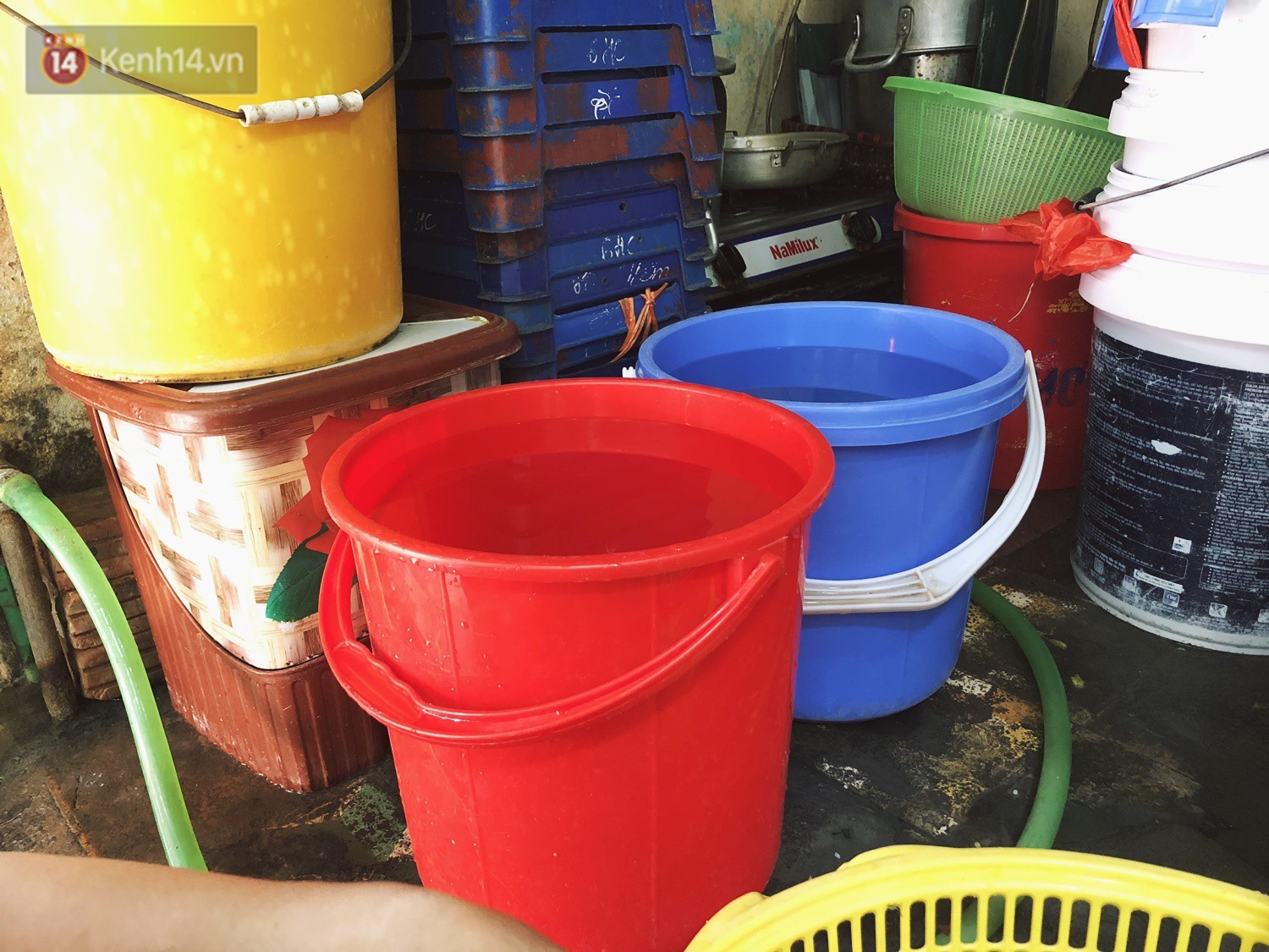 Quán bún ốc cô Thêm nổi tiếng Hà Nội bị tố pha nước dùng mất vệ sinh, chủ quán lên tiếng: 4 đời nhà tôi bán chả làm sao... - Ảnh 6. Quán bún ốc cô Thêm nổi tiếng Hà Nội bị tố pha nước dùng mất vệ sinh, chủ quán lên tiếng: 4 đời nhà tôi bán chả làm sao... - Ảnh 6.