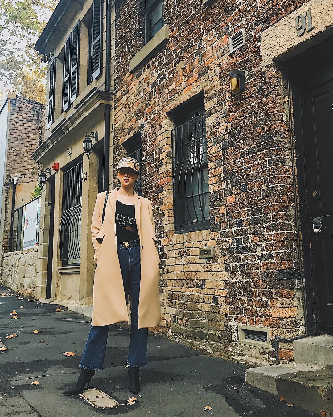 Được sao Việt đội rần rần, mũ Burberry chắc chắn là chiếc mũ quốc dân của mùa hè 2018 - Ảnh 3. Được sao Việt đội rần rần, mũ Burberry chắc chắn là chiếc mũ quốc dân của mùa hè 2018 - Ảnh 3.