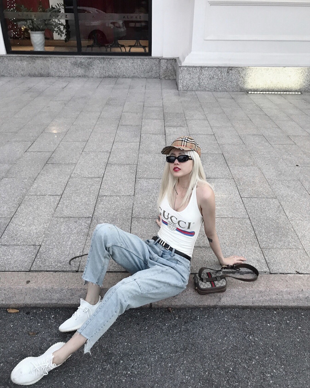 Được sao Việt đội rần rần, mũ Burberry chắc chắn là chiếc mũ quốc dân của mùa hè 2018 - Ảnh 6. Được sao Việt đội rần rần, mũ Burberry chắc chắn là chiếc mũ quốc dân của mùa hè 2018 - Ảnh 6.