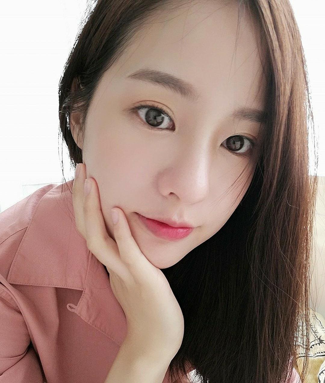 Dùng khăn để làm khô da mặt sau khi tắm xong, sai lầm cơ bản vậy mà nàng nào cũng mắc phải - Ảnh 3. Dùng khăn để làm khô da mặt sau khi tắm xong, sai lầm cơ bản vậy mà nàng nào cũng mắc phải - Ảnh 3.