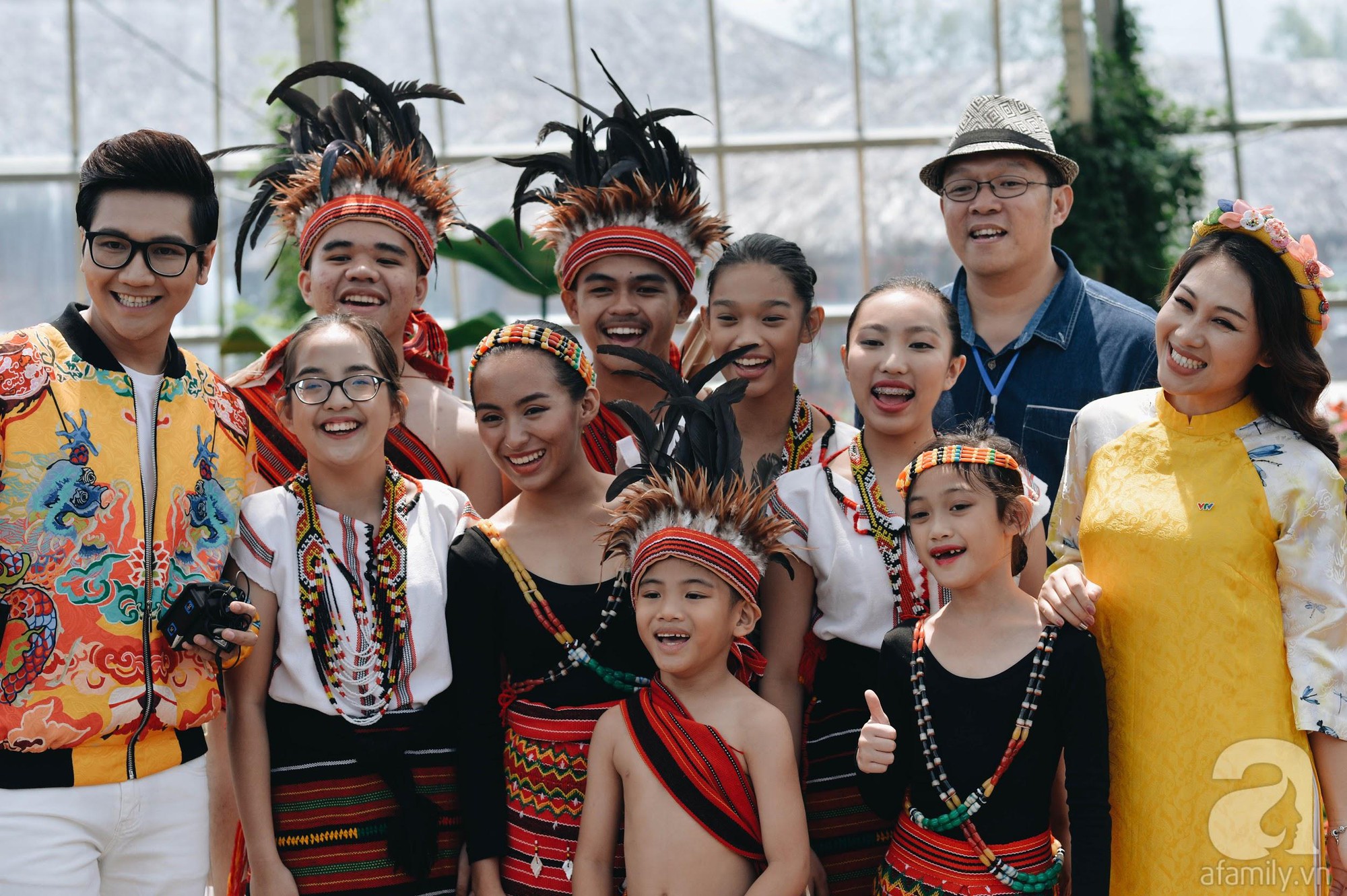 Ngẩn ngơ trước hàng trăm thiên thần nhí cùng nhau hội tụ về Liên hoan thiếu nhi Quốc Tế. - Ảnh 3. Ngẩn ngơ trước hàng trăm thiên thần nhí cùng nhau hội tụ về Liên hoan thiếu nhi Quốc Tế. - Ảnh 3.