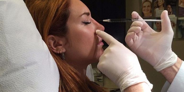 Clip tiêm Filler vào mũi sau đó bóp nặn thành dáng cao dài thẳng tắp đang được nhiều chị em chia sẻ vì... quá đáng sợ - Ảnh 8. Clip tiêm Filler vào mũi sau đó bóp nặn thành dáng cao dài thẳng tắp đang được nhiều chị em chia sẻ vì... quá đáng sợ - Ảnh 8.