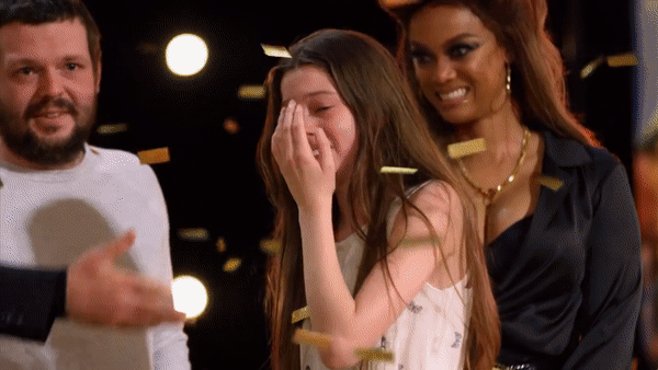 Cô bé The Voice Kids Anh nhận ngay nút vàng tại Got Talent Mỹ với màn trình diễn quá đáng yêu - Ảnh 4.