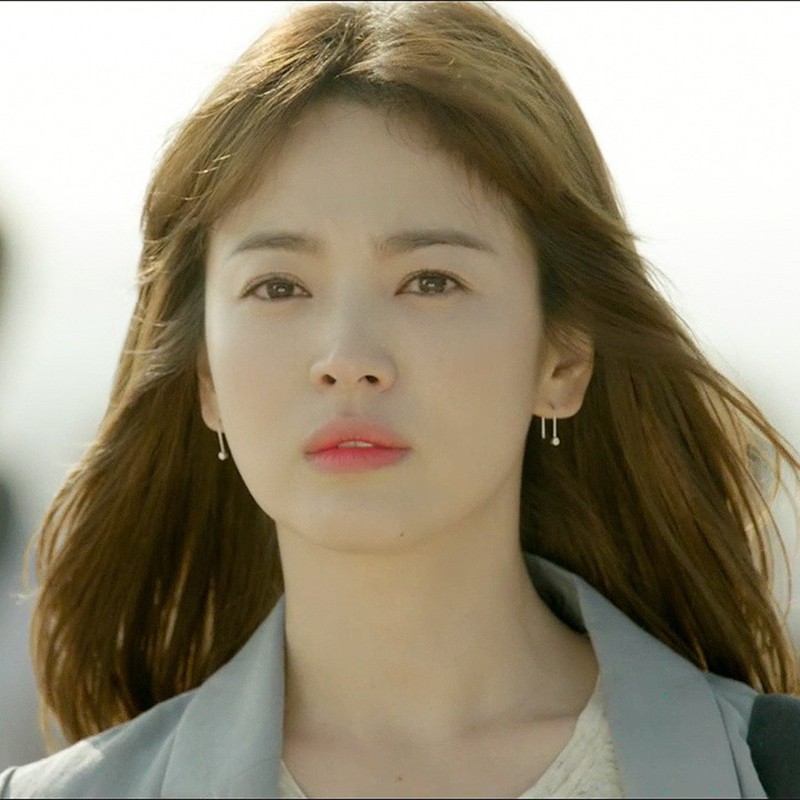 7 thỏi son được các mỹ nhân trong loạt phim Hàn đình đám lăng xê và màu nào cũng hợp công sở - Ảnh 9. 7 thỏi son được các mỹ nhân trong loạt phim Hàn đình đám lăng xê và màu nào cũng hợp công sở - Ảnh 9.